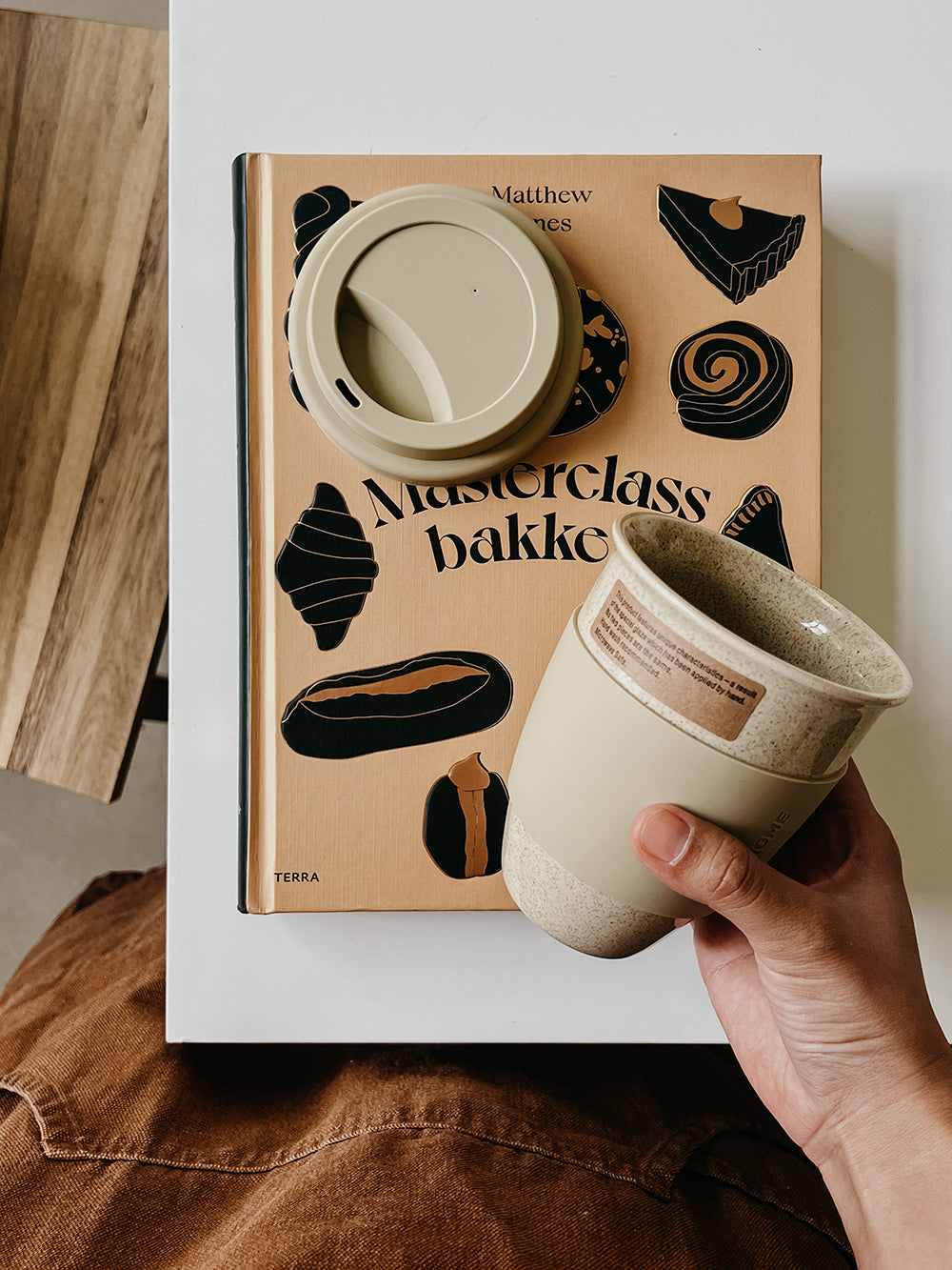 Ceramic Tumbler with Silicone Lid and Sleeve